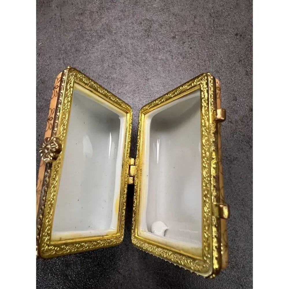 Vintage Decorative Porcelain Trinket Box Purse Design